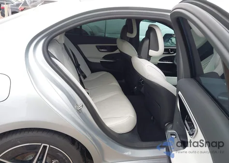 2024 Mercedes-Benz C 300 z USA, uszkodzony, nr VIN W1KAF4GB7RR224799